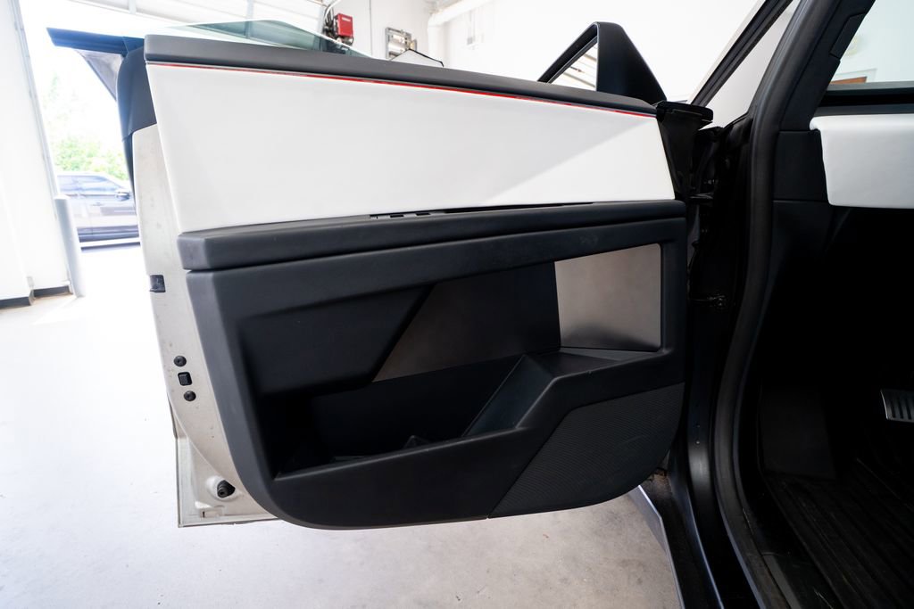 Used 2024 Tesla Cybertruck AWD Crew Cab image 16