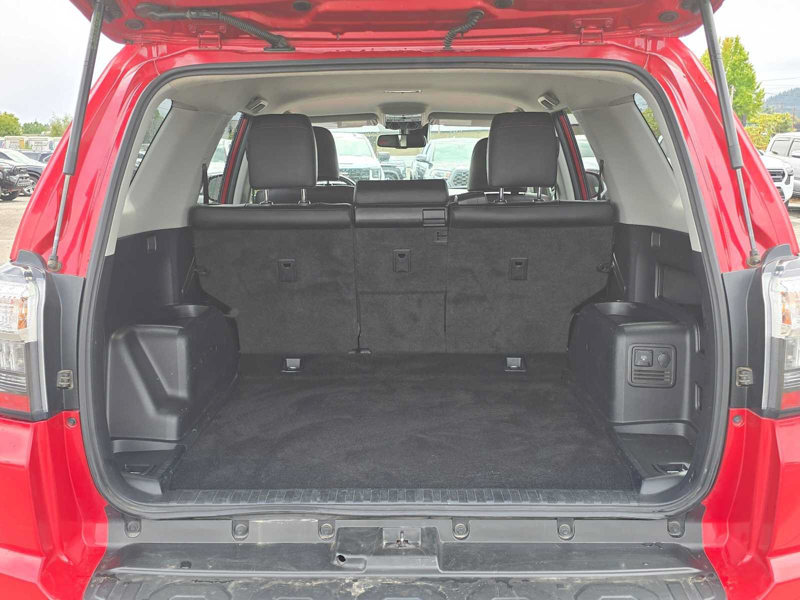 Used 2022 Toyota 4Runner TRD Off-Road Premium AWD/4WD image 18