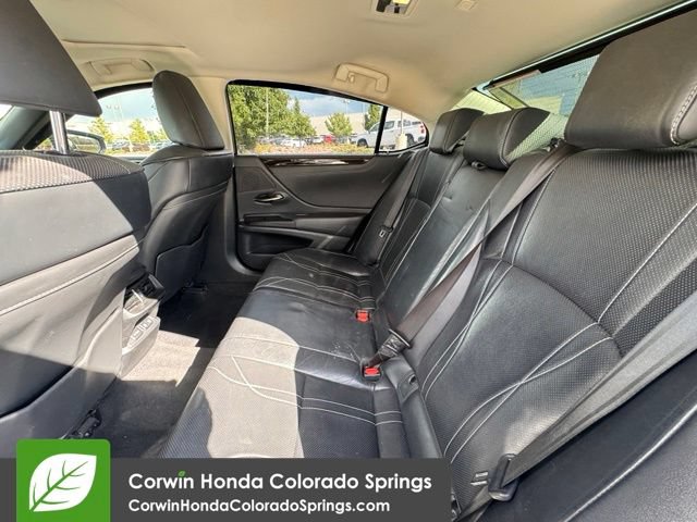 Used 2019 Lexus ES 300h w/ Accessory Package FWD image 29