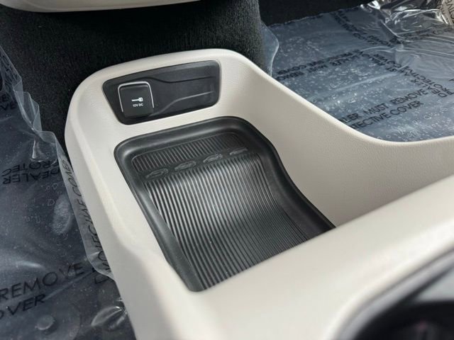 Used 2024 Chrysler Voyager LX image 19