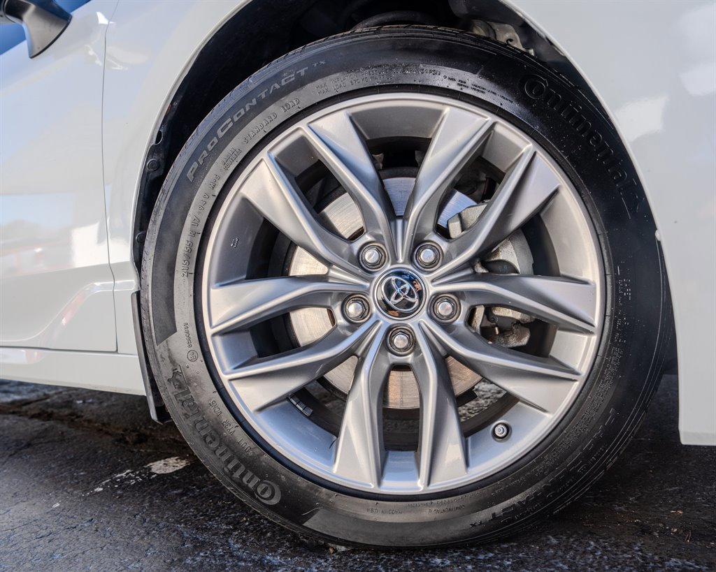 Used 2020 Toyota Avalon XLE FWD image 13