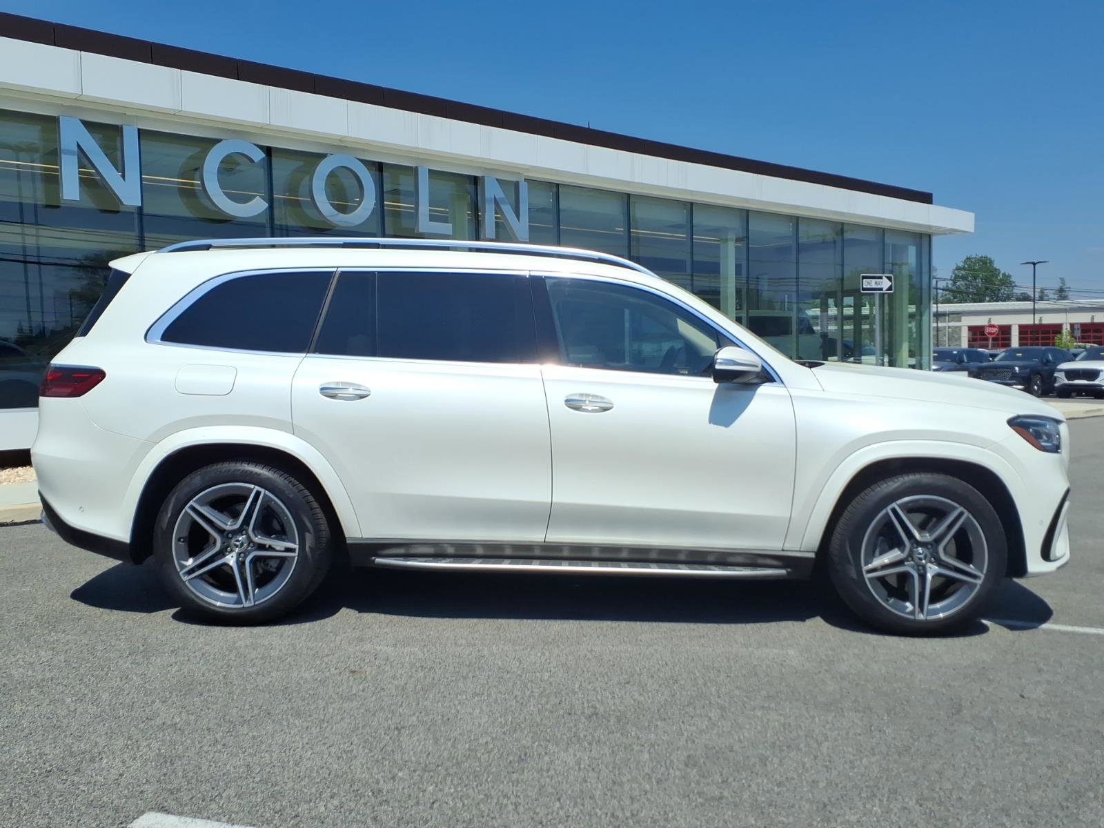 Used 2024 Mercedes-Benz GLS 450 4MATIC image 3