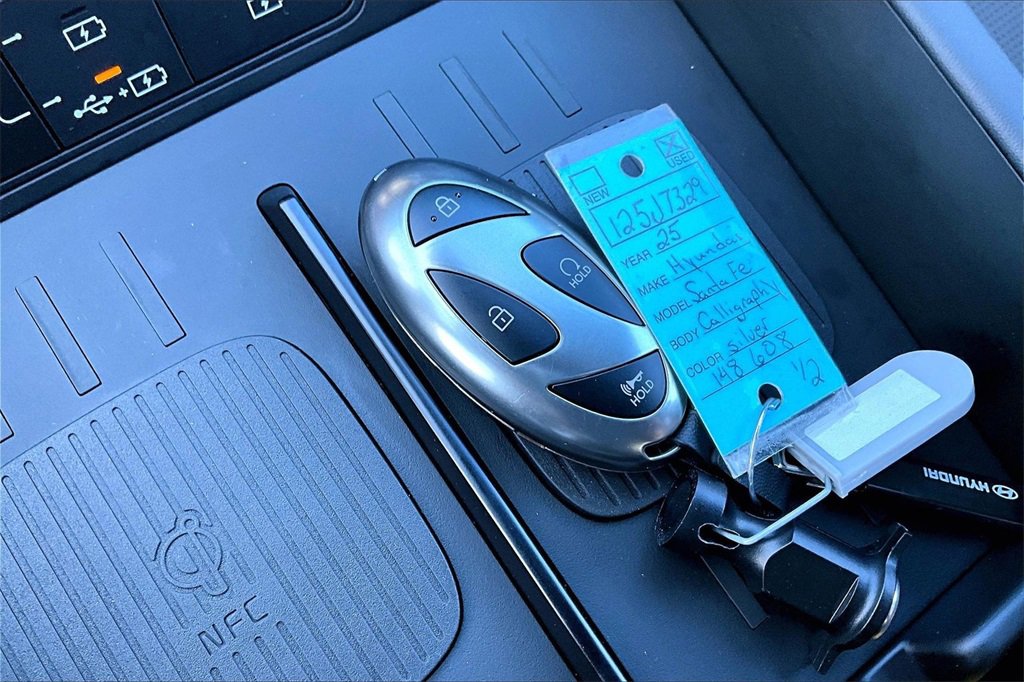 Used 2025 Hyundai Santa Fe Calligraphy image 11