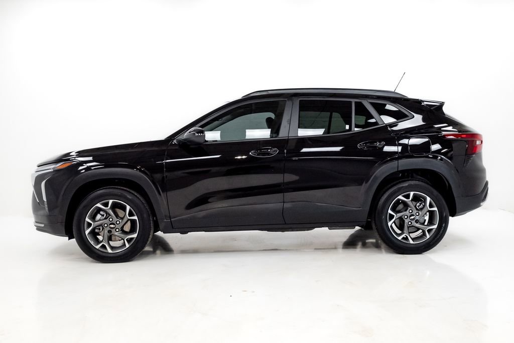 Used 2024 Chevrolet Trax LT w/ Driver Confidence Package FWD image 24