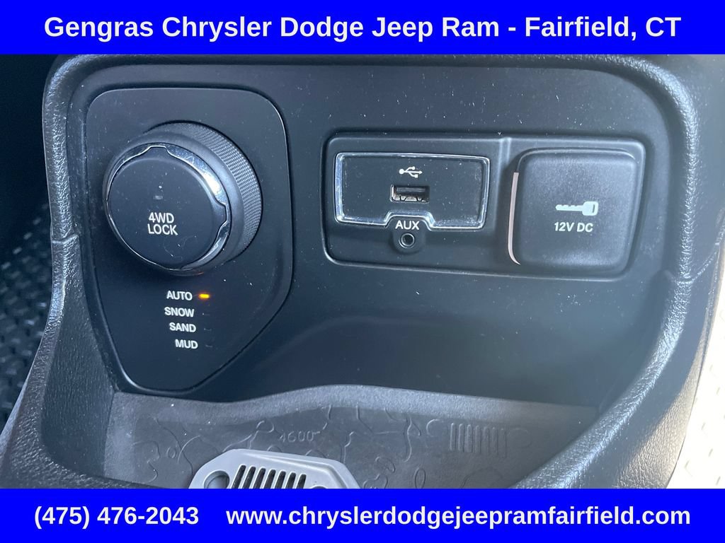 Used 2017 Jeep Renegade Altitude AWD/4WD image 52