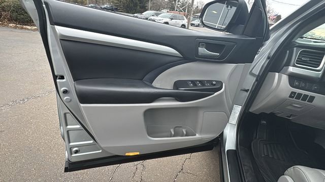 Used 2019 Toyota Highlander XLE w/ Protection Package #3 image 10