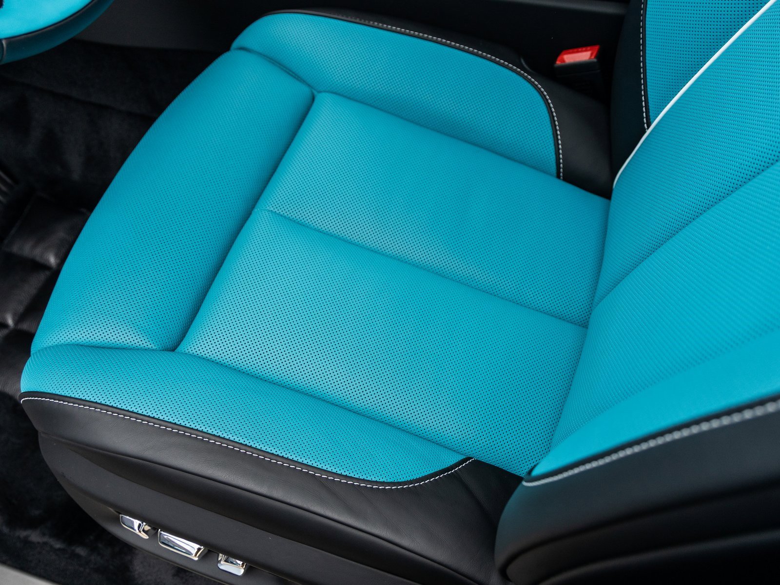 New 2026 Rolls-Royce Cullinan Black Badge image 30