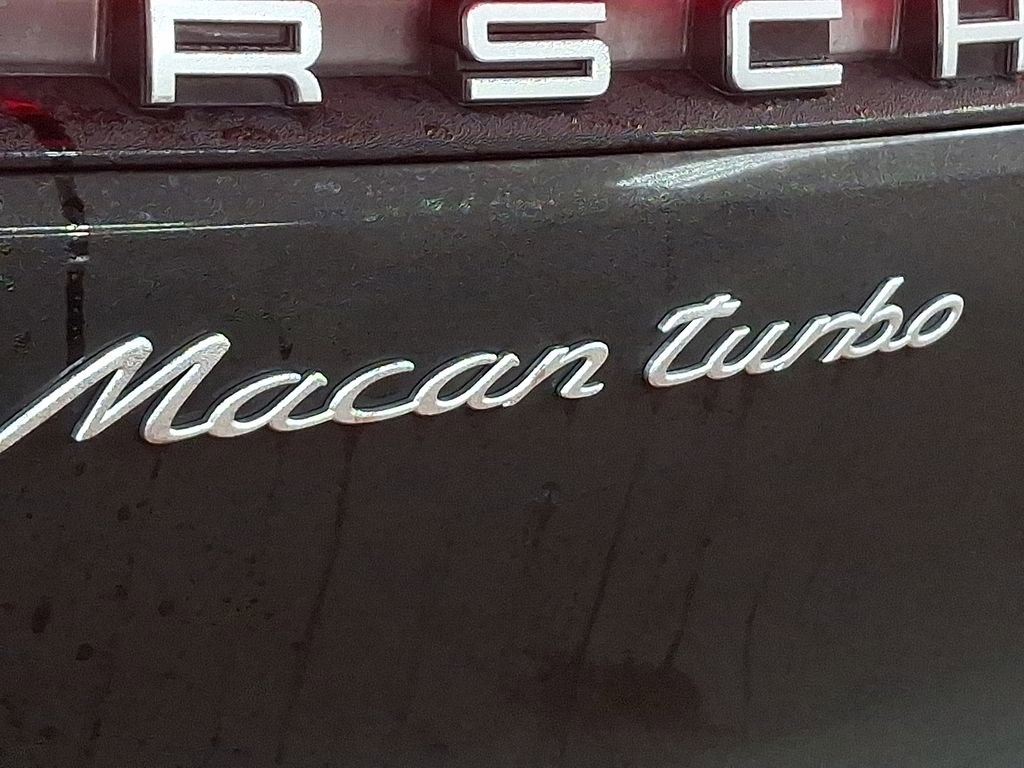 Used 2021 Porsche Macan Turbo image 29