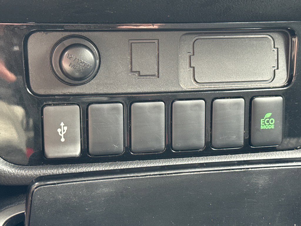 Used 2020 Mitsubishi Outlander ES image 18