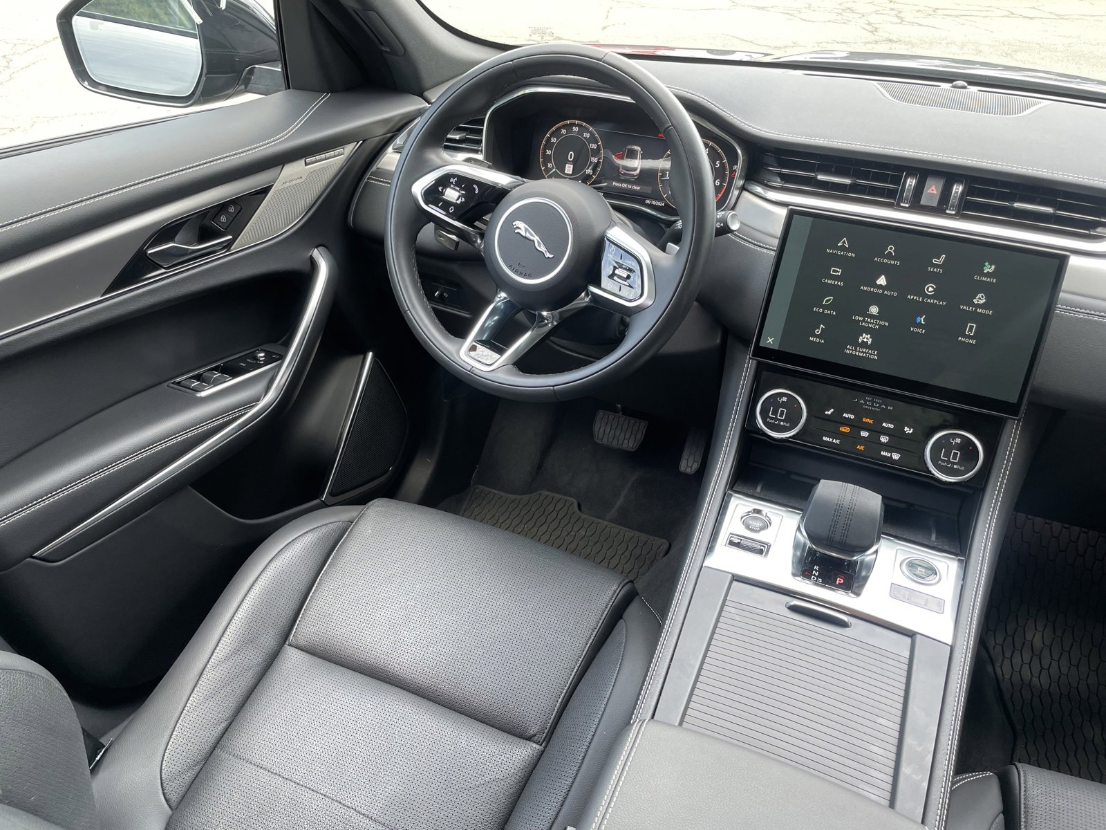 New 2024 Jaguar F-PACE R-Dynamic S image 27