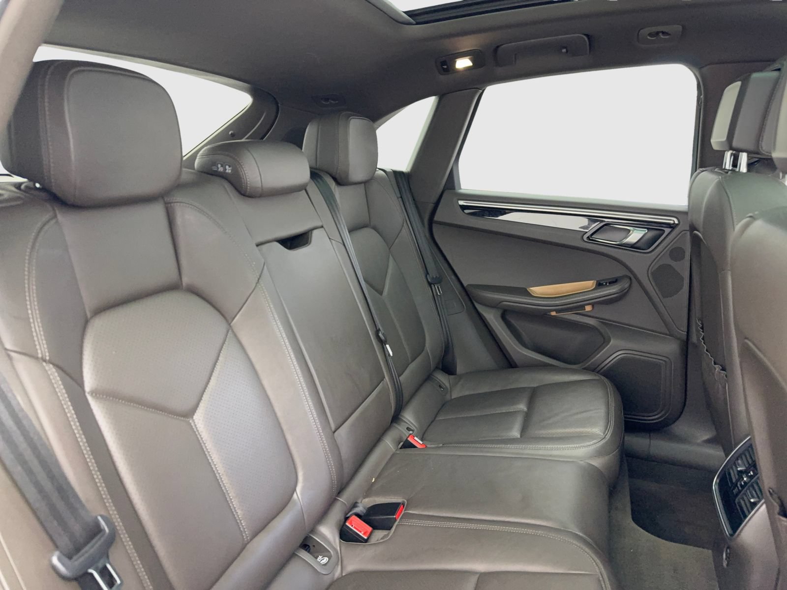 Used 2018 Porsche Macan AWD/4WD image 42