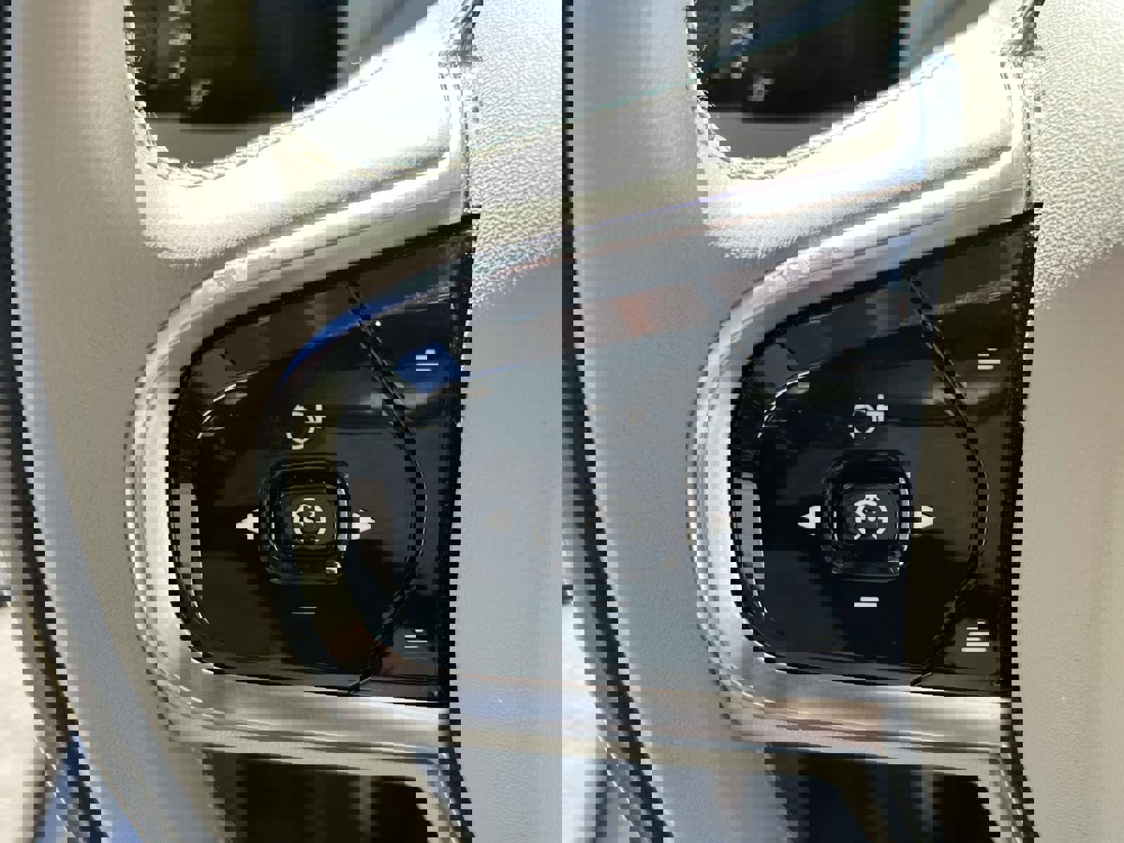 Certified 2023 Volvo XC60 B5 Plus w/ Climate Package image 23