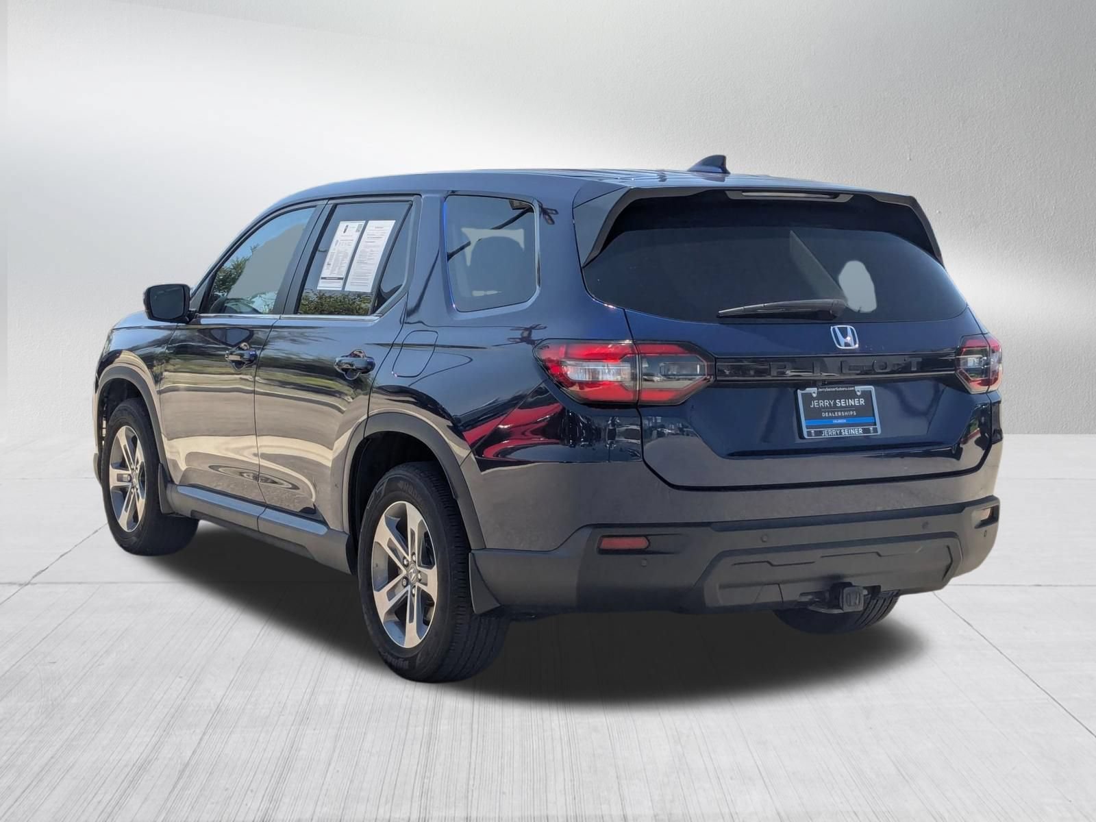 Used 2023 Honda Pilot EX-L image 3