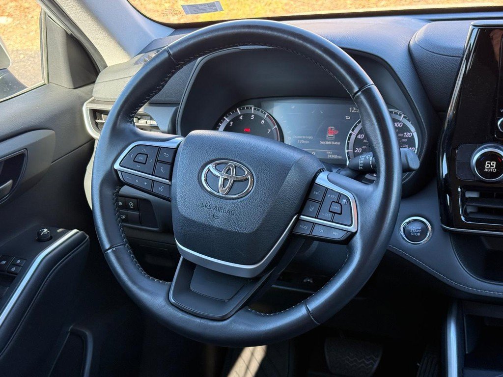 Used 2023 Toyota Highlander LE image 14