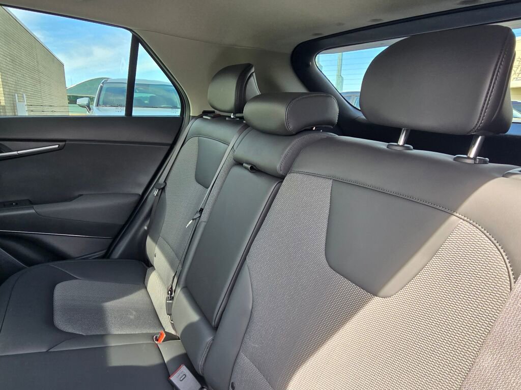 Used 2024 Kia Niro EX Touring image 19