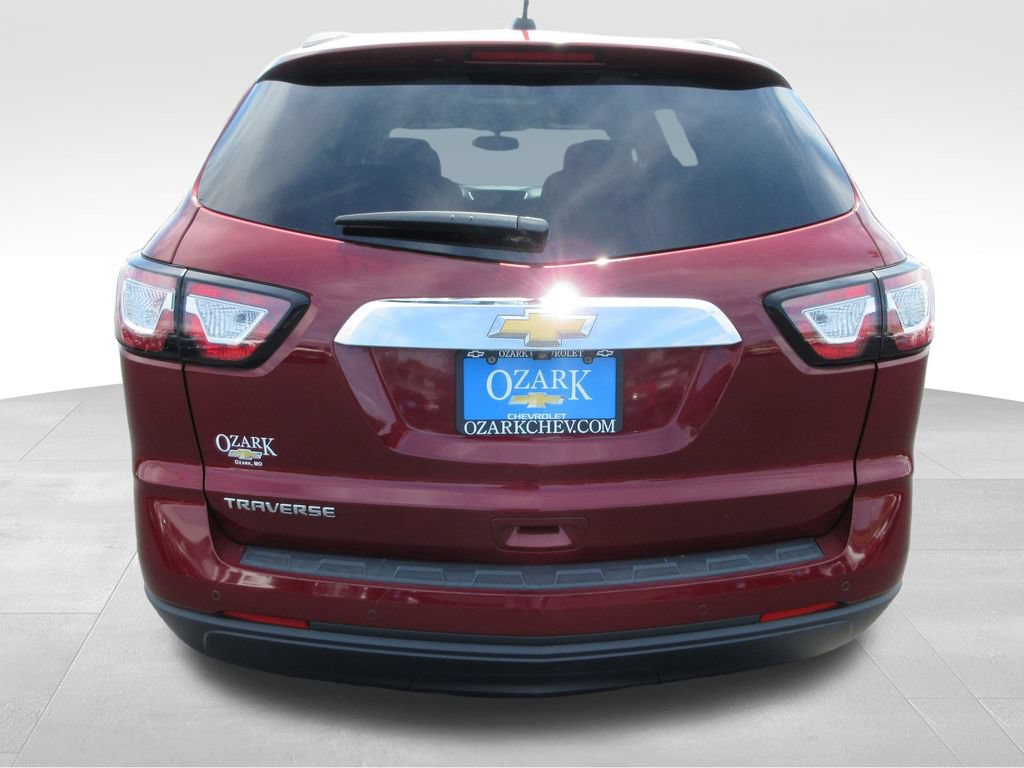 Used 2017 Chevrolet Traverse LT w/ Style and Technology Package FWD image 4