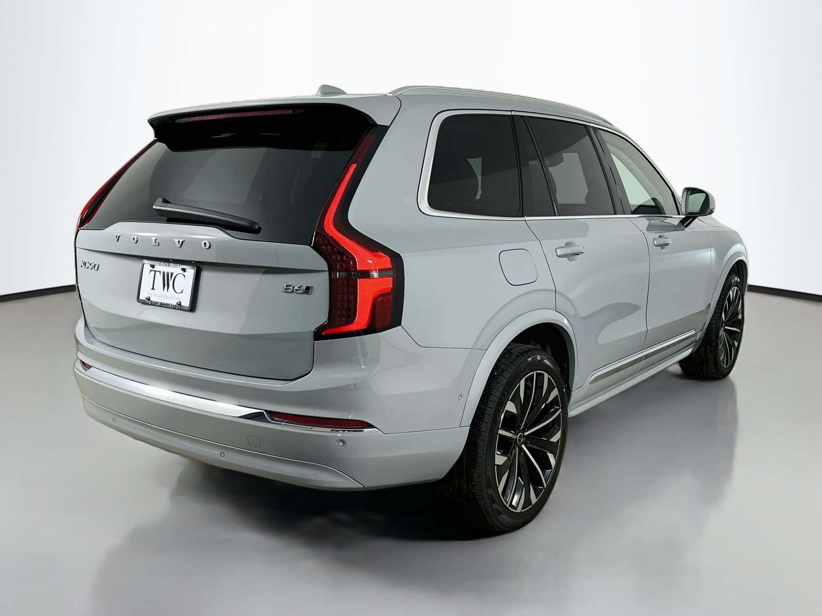 Certified 2026 Volvo XC90 B6 Ultra w/ Protection Package AWD/4WD image 5