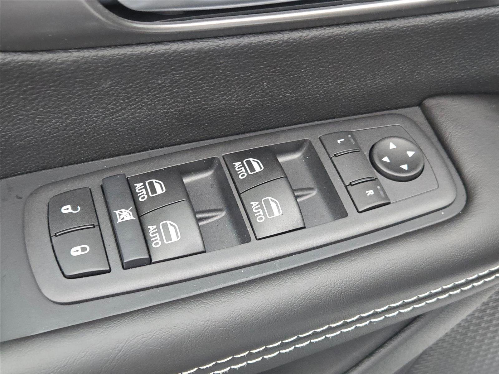 New 2026 Chrysler Voyager LX image 23