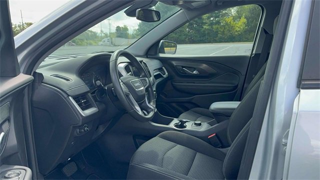 Used 2022 GMC Terrain SLE w/ Elevation Edition image 16