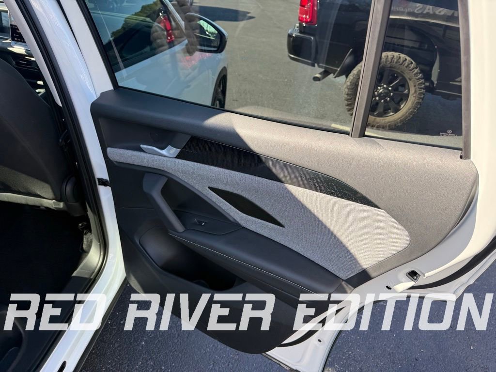 Used 2025 Volkswagen Tiguan S image 14