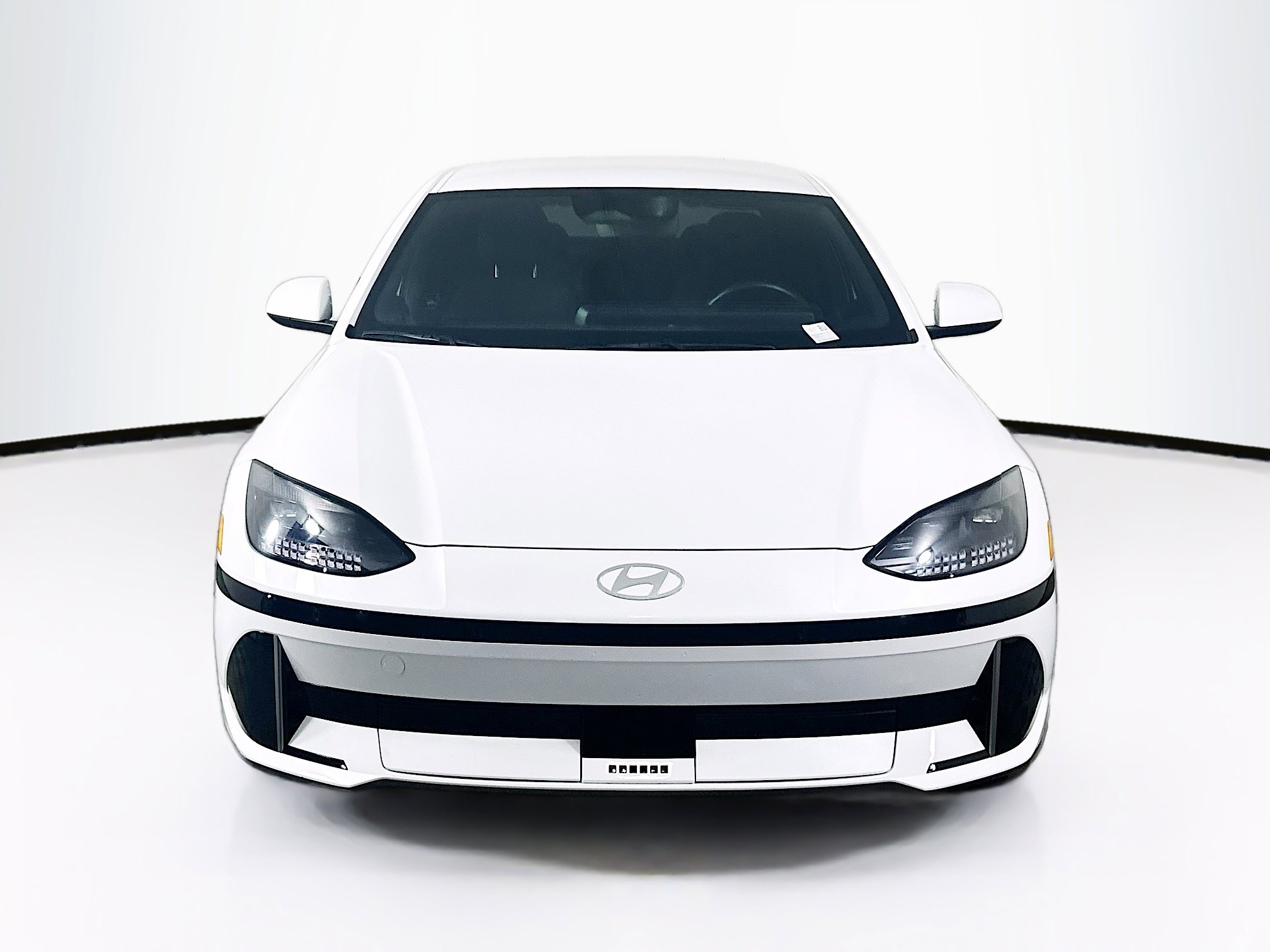 Used 2024 Hyundai Ioniq 6 SE image 2