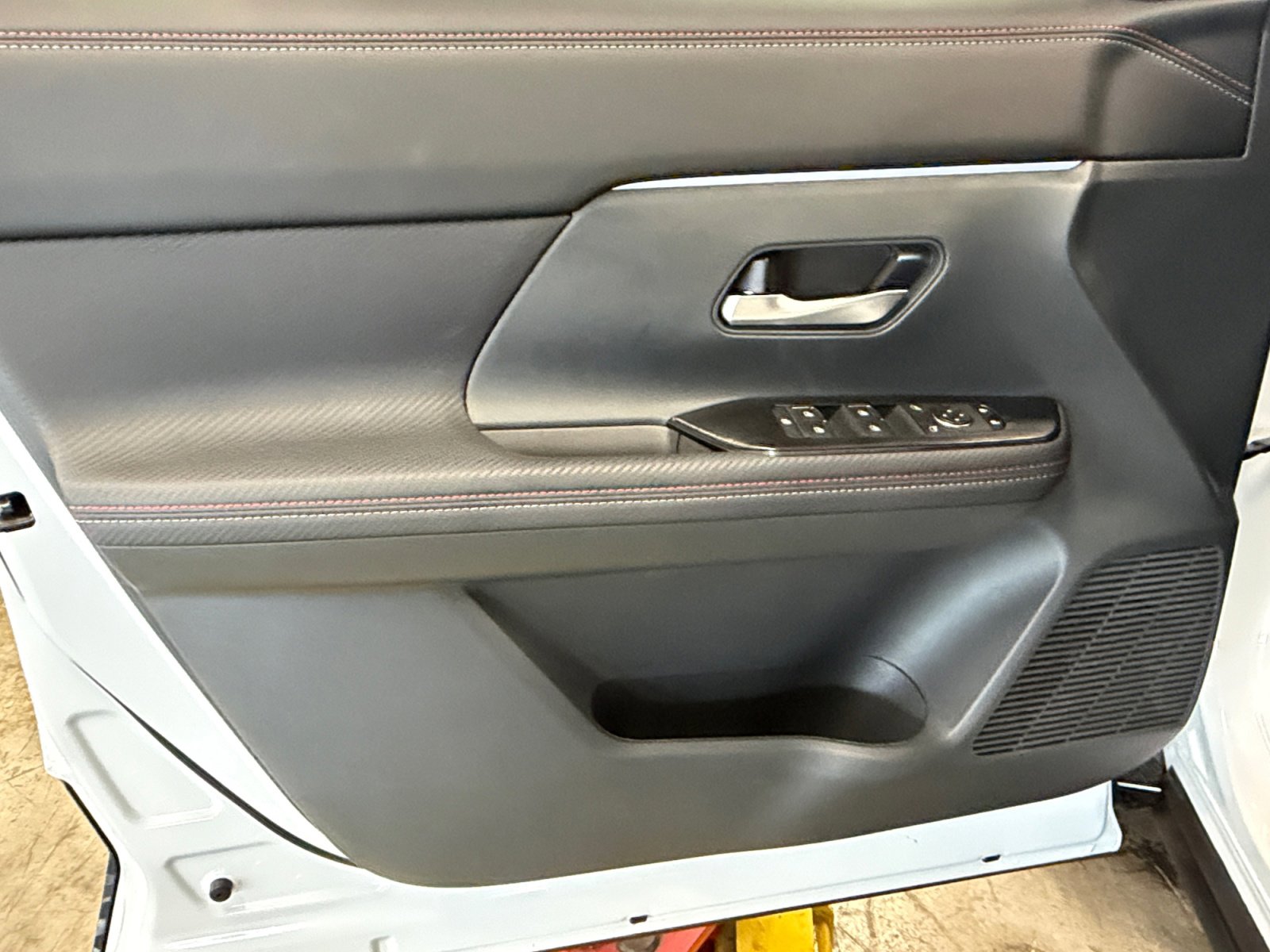 Used 2025 Nissan Kicks SR FWD image 25