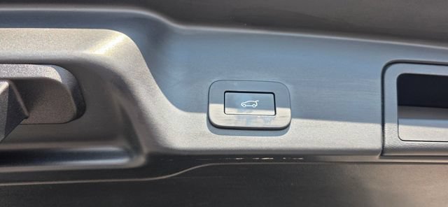 Used 2024 Land Rover Range Rover Evoque S AWD/4WD image 8