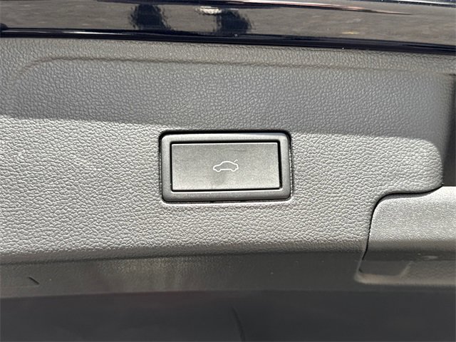 Used 2025 Volkswagen Atlas Cross Sport SEL Premium R-Line image 19