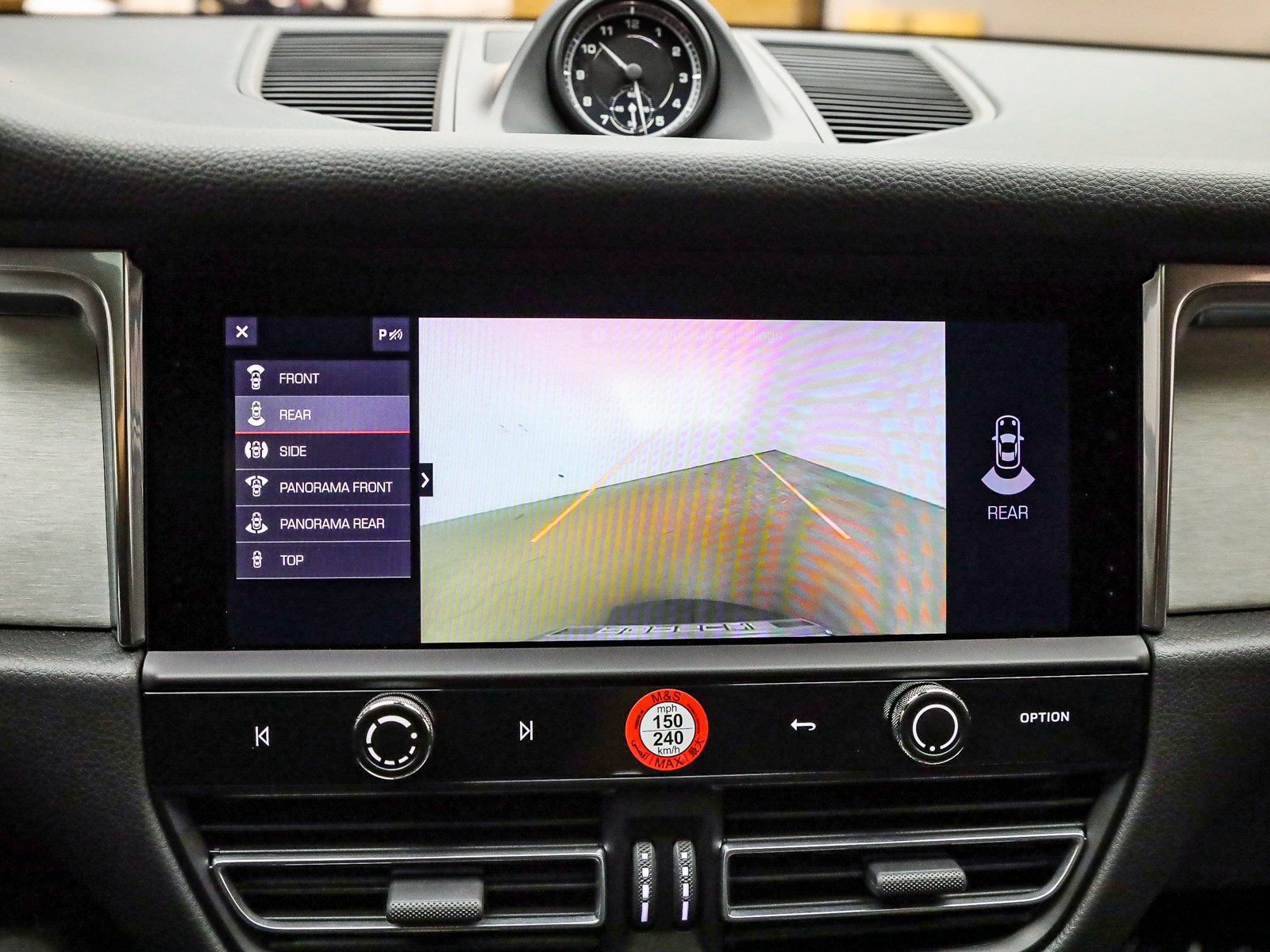 Certified 2025 Porsche Macan image 30