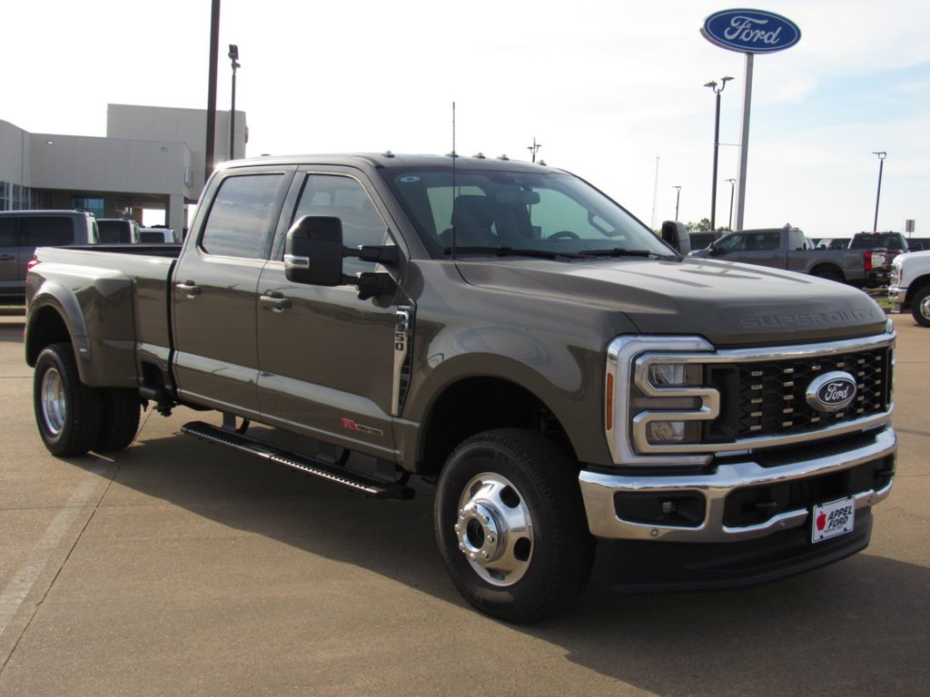 New 2027 Ford F350 Lariat w/ Lariat Premium Package