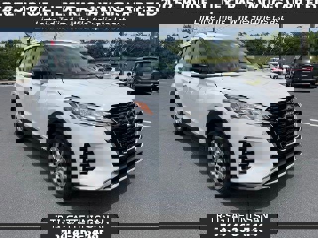 New 2025 Nissan Kicks Play S image 1