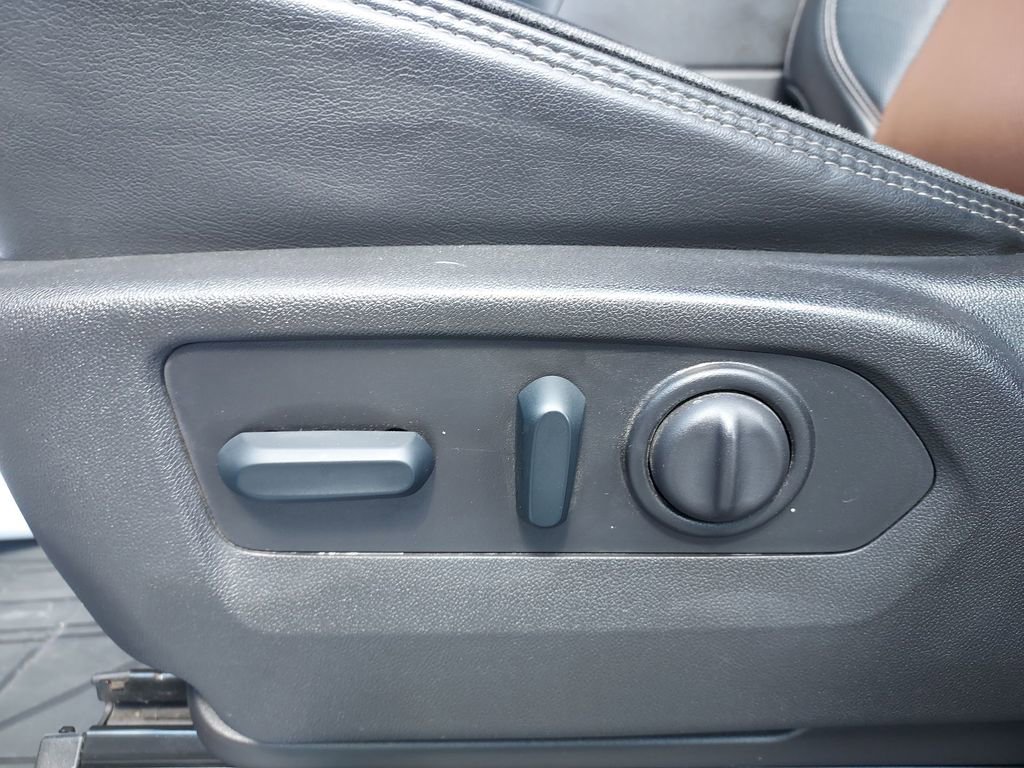 Used 2022 Chevrolet Silverado 3500 High Country image 18