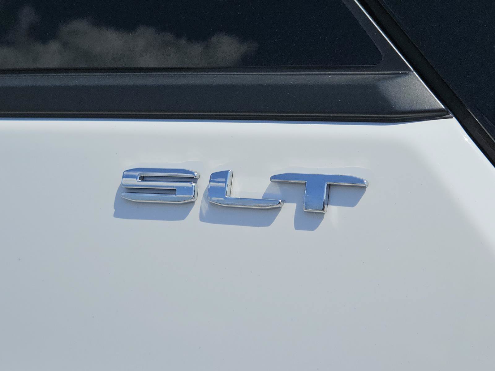 Used 2024 GMC Terrain SLT FWD image 8