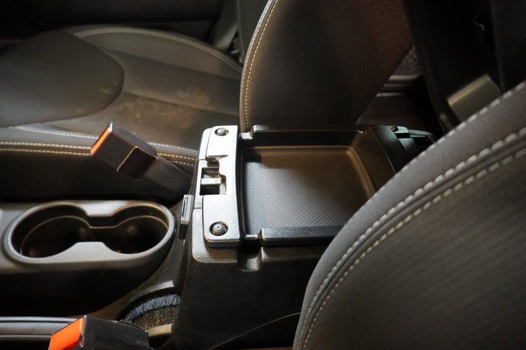 Used 2016 Jeep Wrangler Unlimited Sahara w/ Connectivity Group image 22