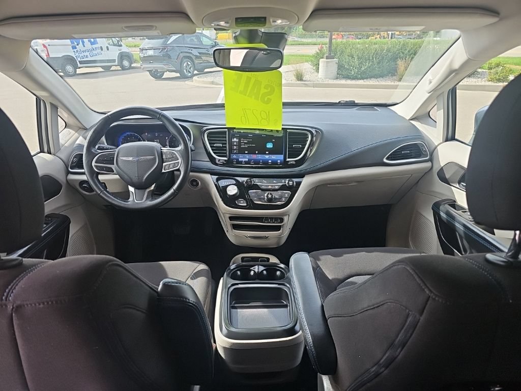 Used 2021 Chrysler Pacifica Touring FWD image 31