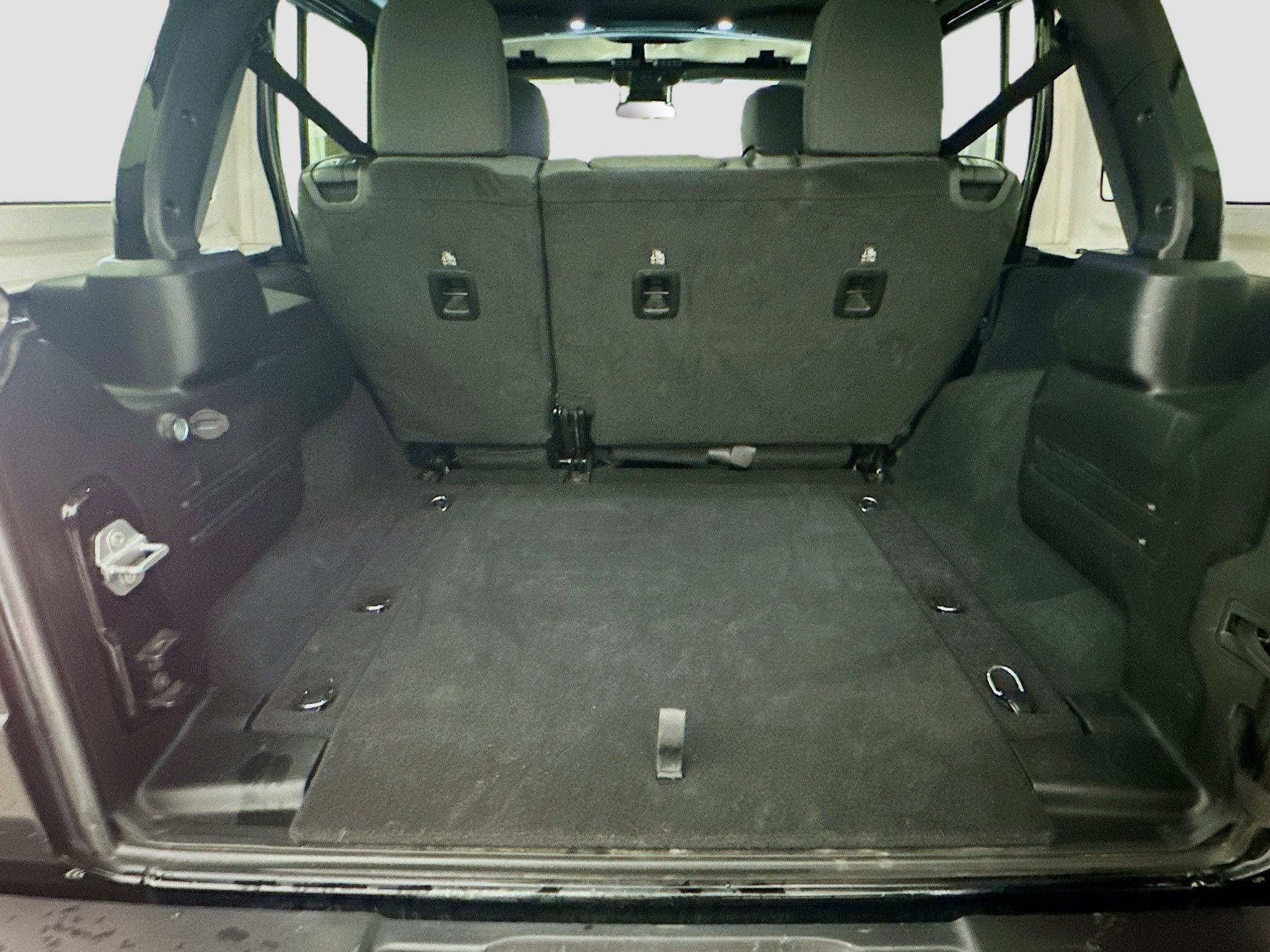 Used 2025 Jeep Wrangler Sahara image 29