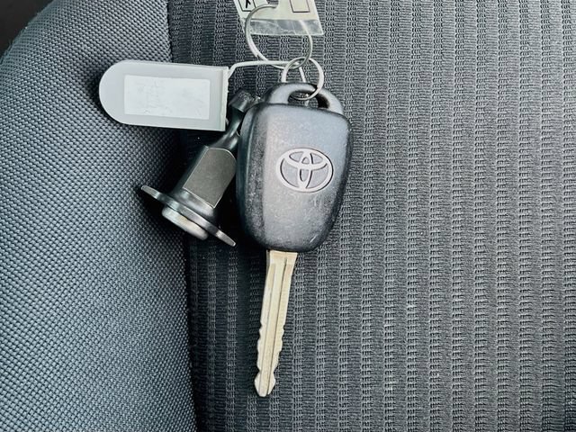 Used 2016 Toyota RAV4 LE FWD image 33