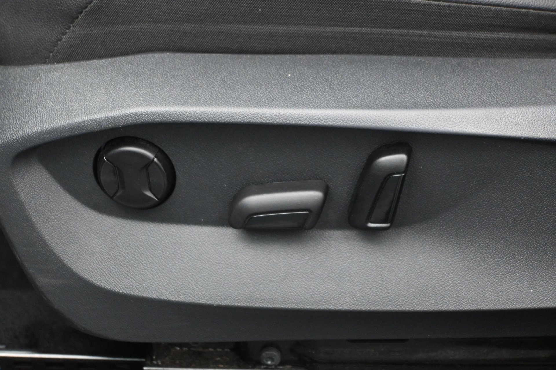 Used 2022 Volkswagen Tiguan SE FWD image 21