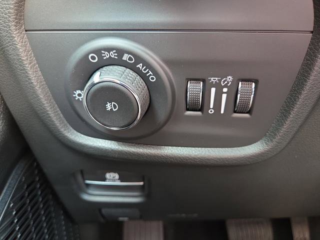 New 2025 Jeep Grand Cherokee Limited w/ Luxury Tech Group II image 27