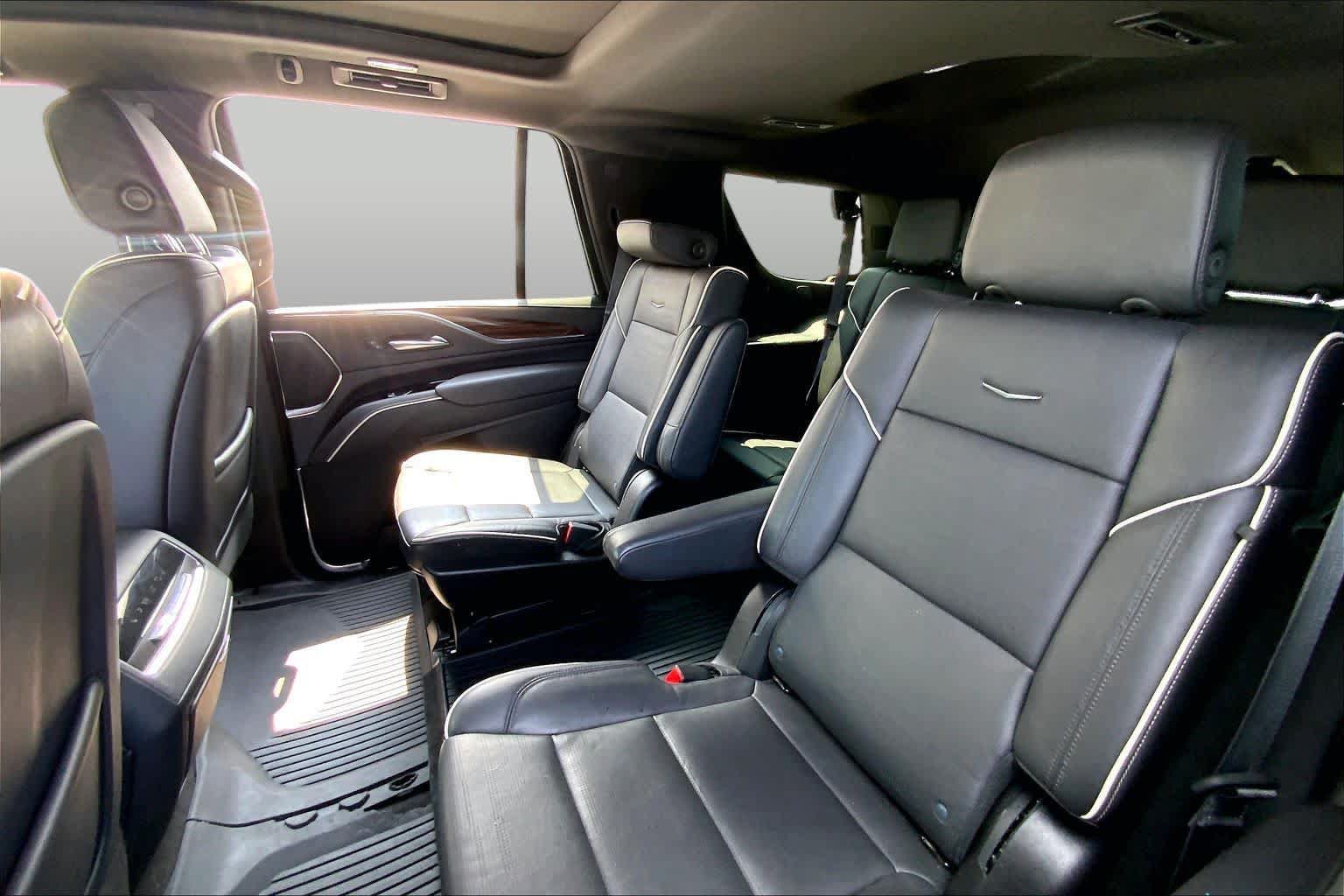 Used 2023 Cadillac Escalade Premium Luxury w/ LPO, Floor Liner Package AWD/4WD image 20