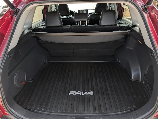 Used 2021 Toyota RAV4 Limited AWD/4WD image 29