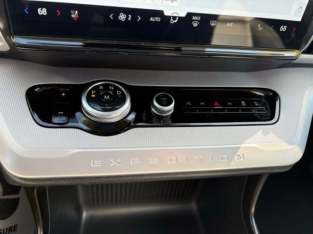 Used 2025 Ford Expedition Active image 29