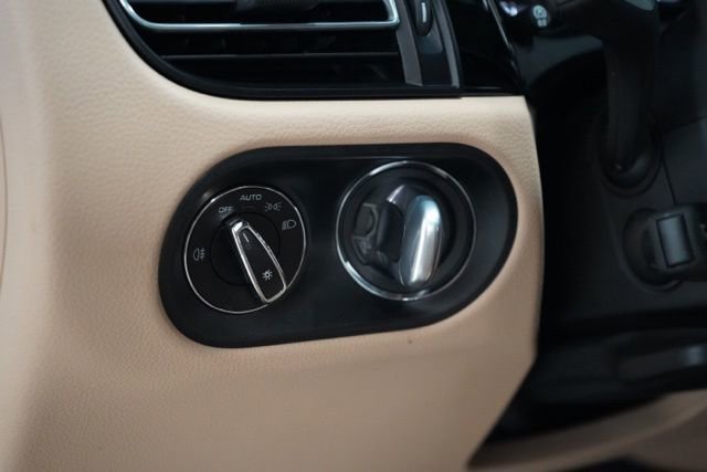 Used 2023 Porsche Macan Turbo AWD/4WD image 19