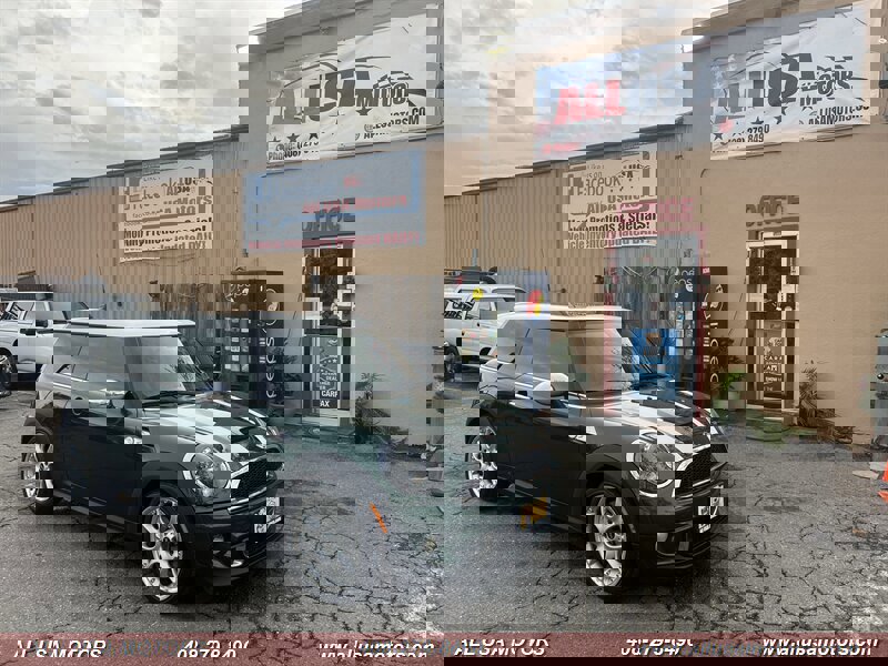Used 2011 MINI Cooper S image 3
