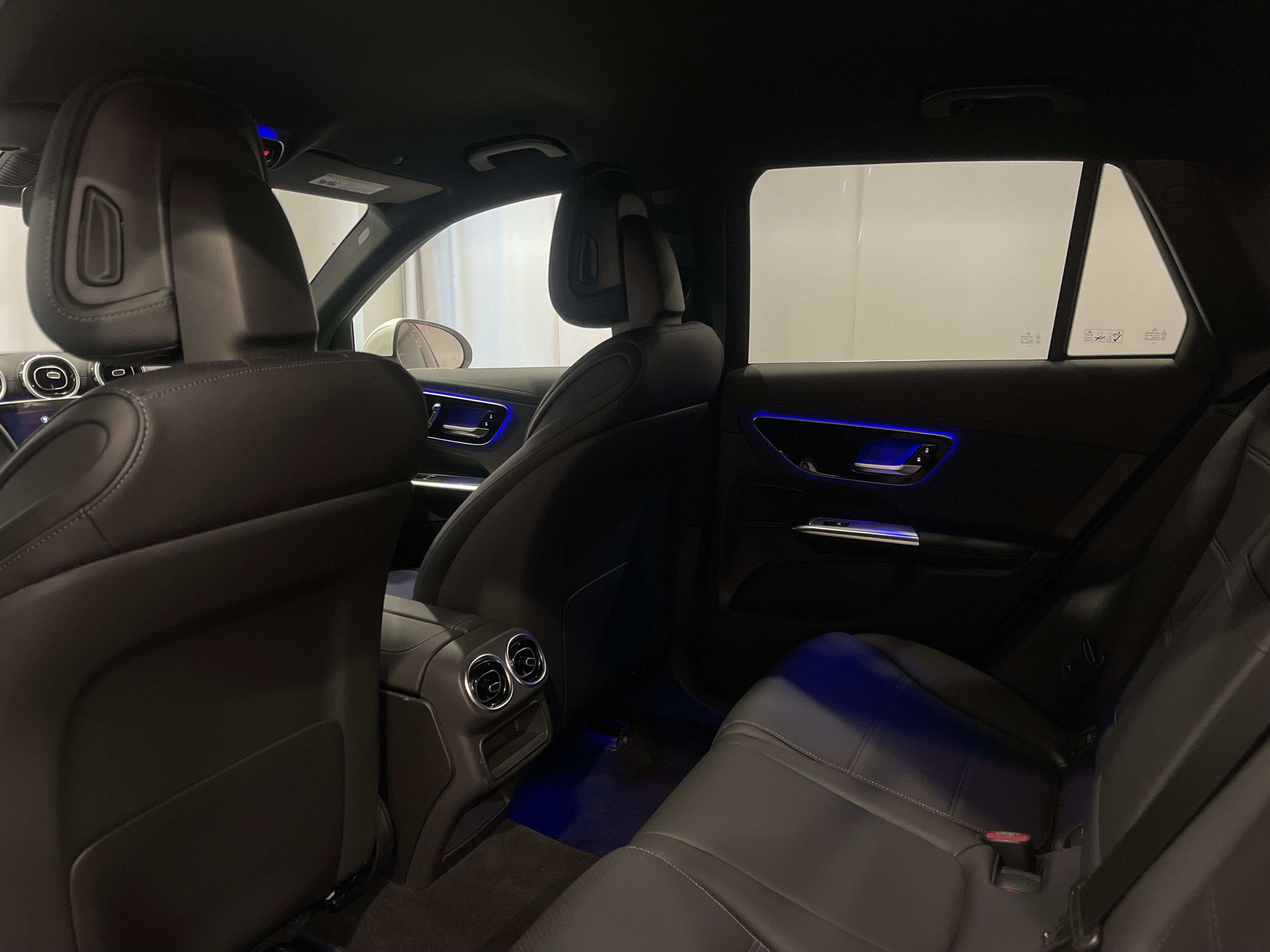 Used 2024 Mercedes-Benz GLC 300 4MATIC image 23