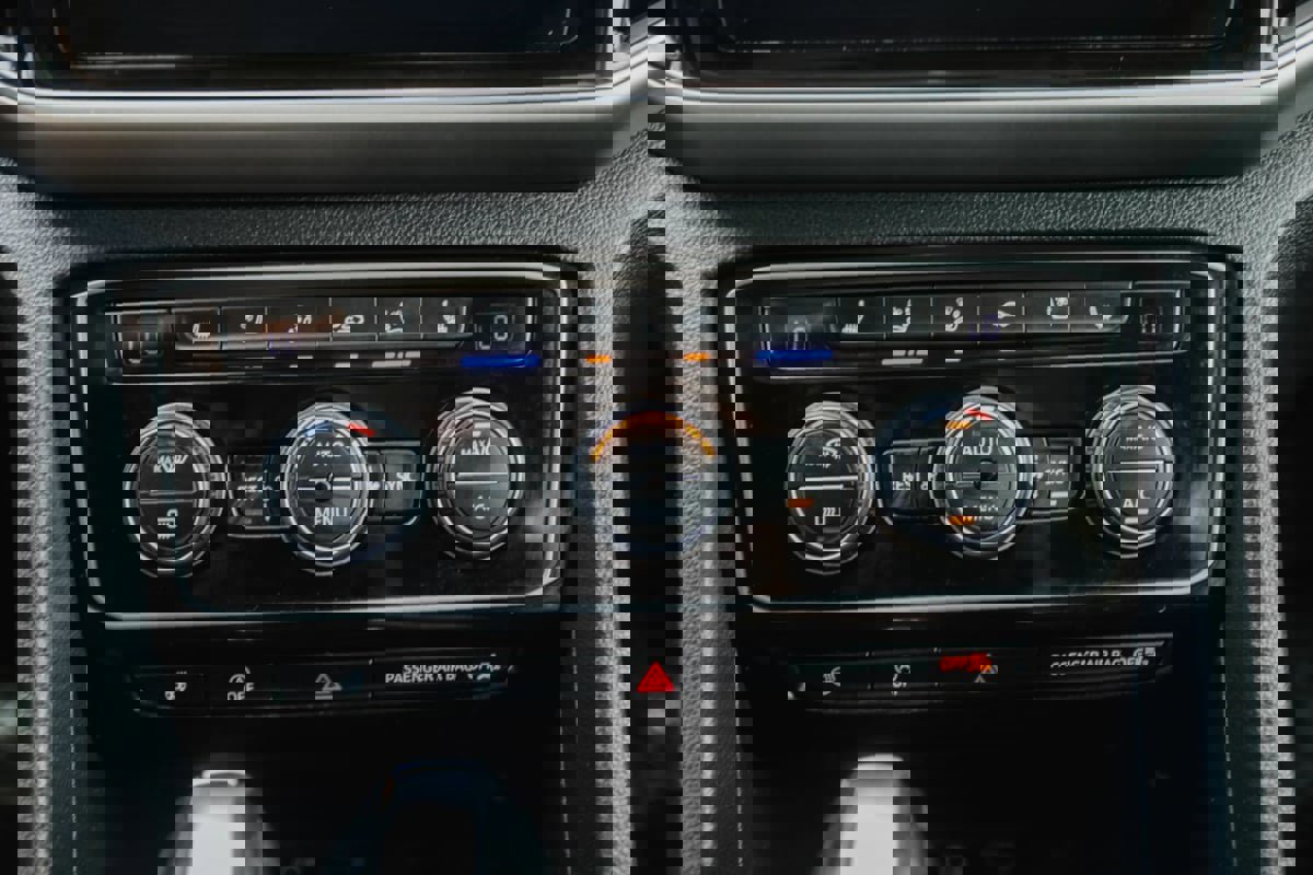 Used 2018 Volkswagen Atlas SEL Premium image 22