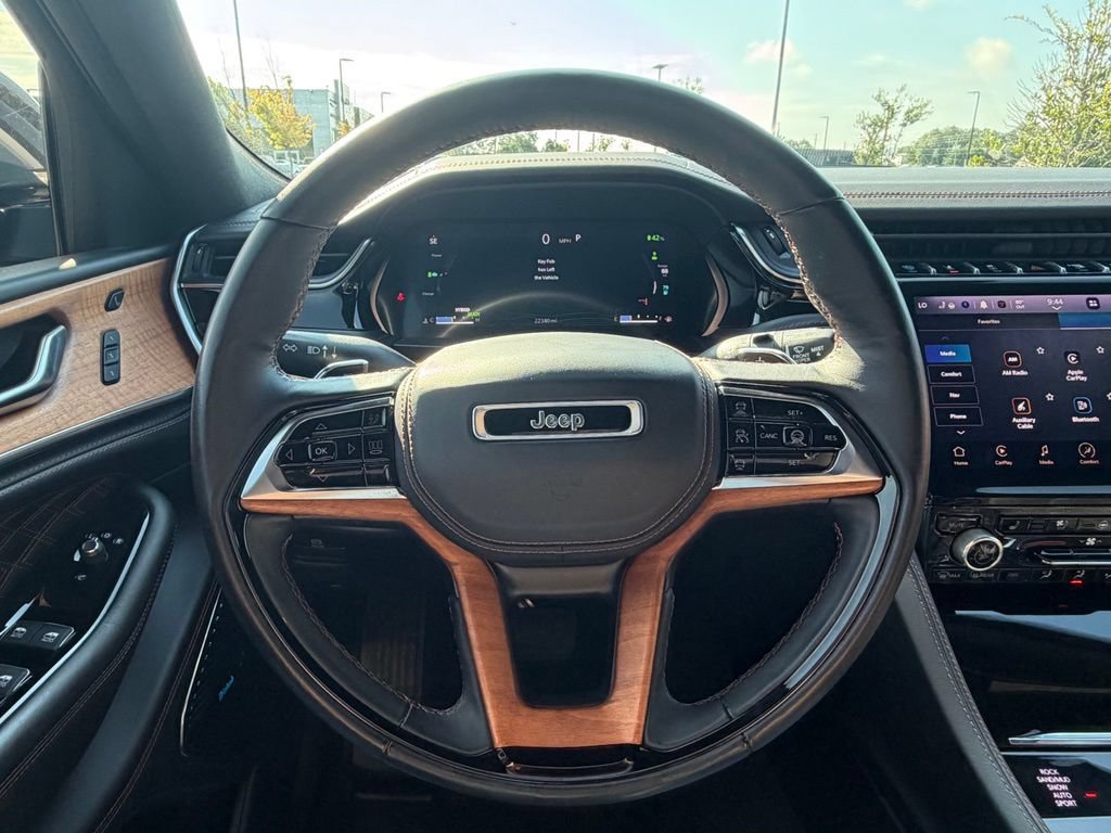 Used 2022 Jeep Grand Cherokee Summit AWD/4WD image 22
