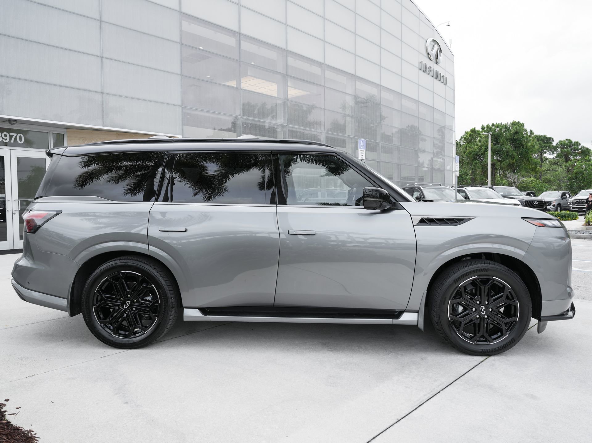 Certified 2026 INFINITI QX80 4WD w/ Sport Exterior Package image 25