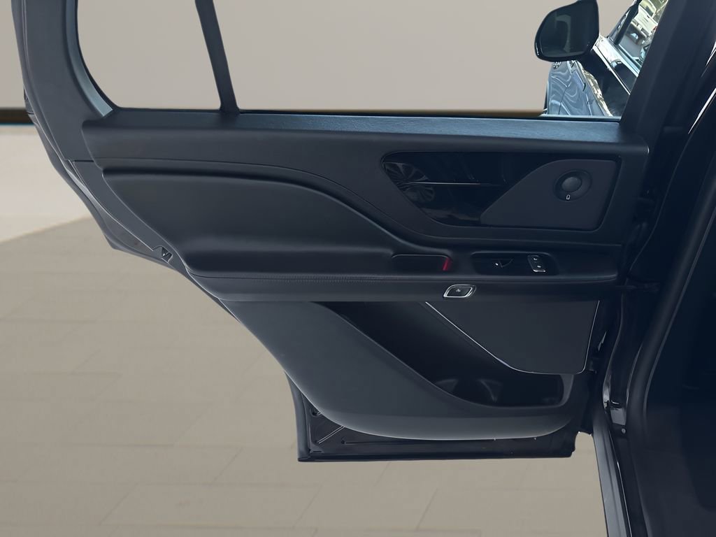 Used 2024 Lincoln Aviator Reserve image 18