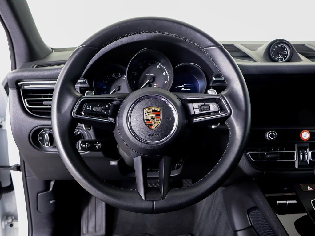 Used 2025 Porsche Macan image 10